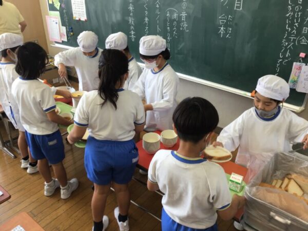 〇２学期初めての給食