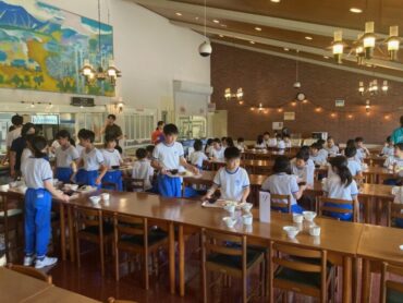 〇５年宿泊学習⑤　昼食の様子