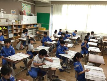 ○１年生　書初練習