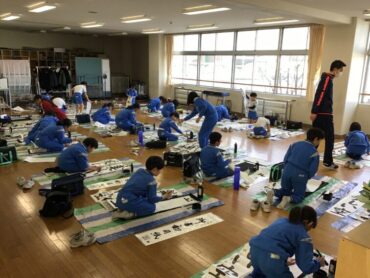 ○４年生　書初練習