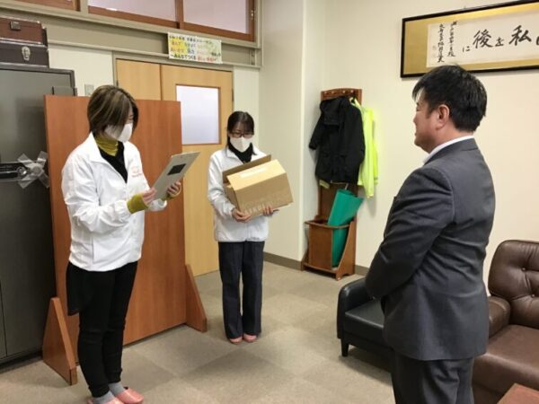 ○特許取得マスク贈呈式